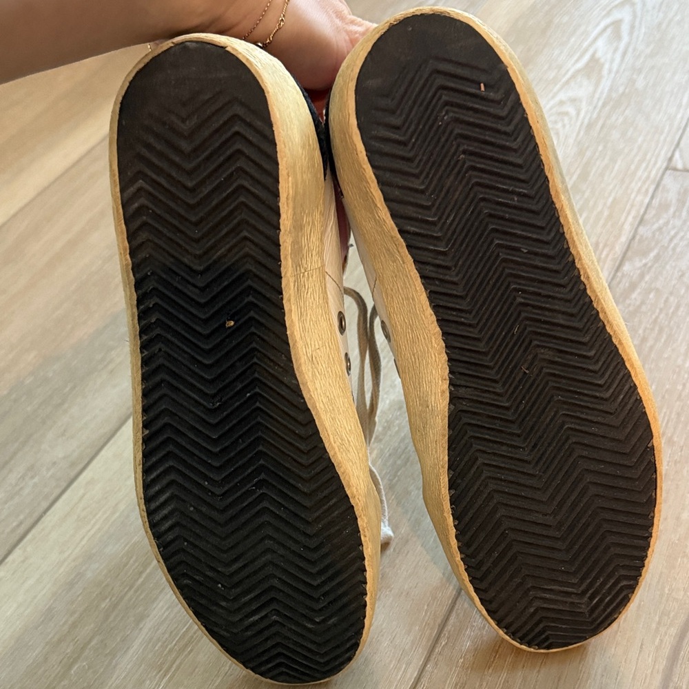 Golden Goose White and Gold Star Sneakers - Picture 4 of 4